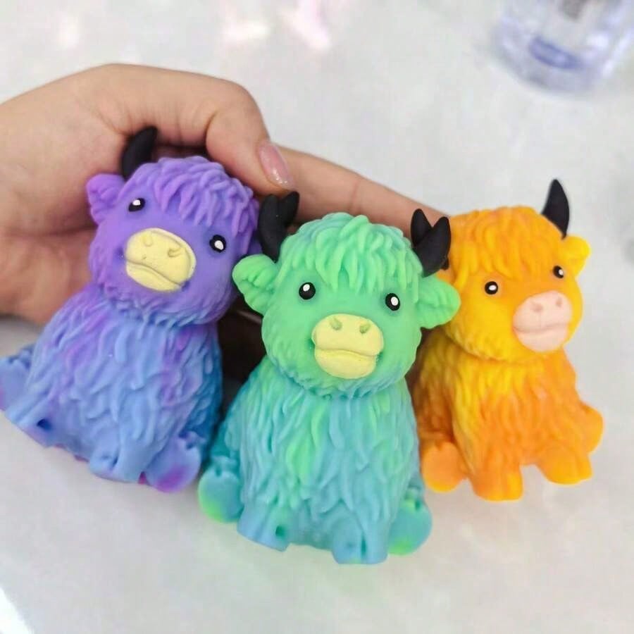 Highland Cow Squishy Toy — Stress Relief Cuddle Pal