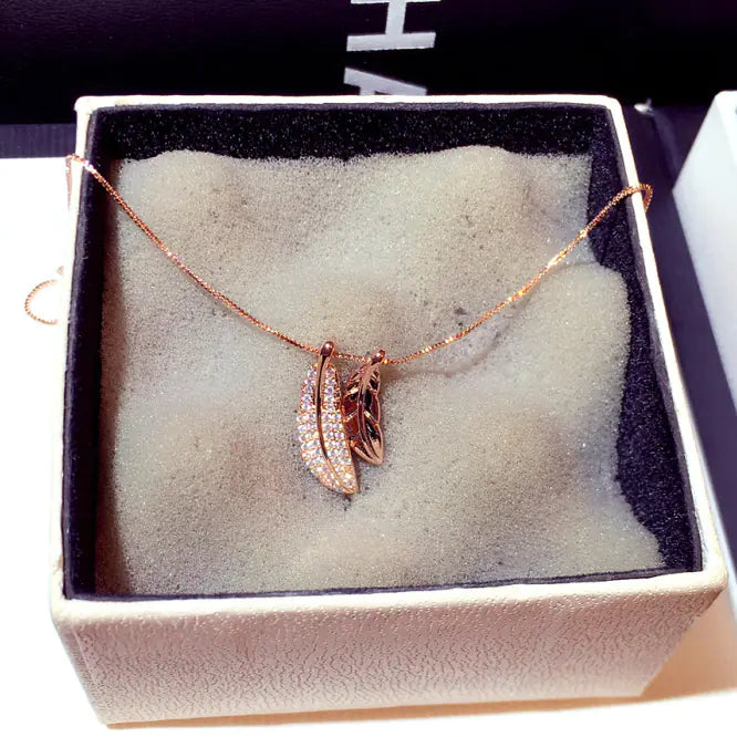 Golden Leaf Pendant Choker